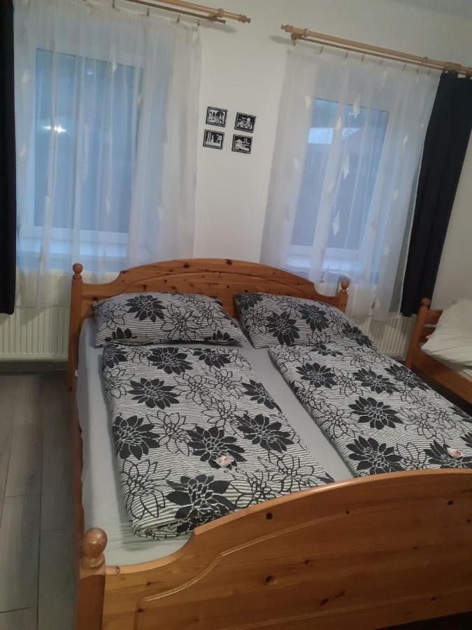 Oazis Apartman Sárospatak Buitenkant foto