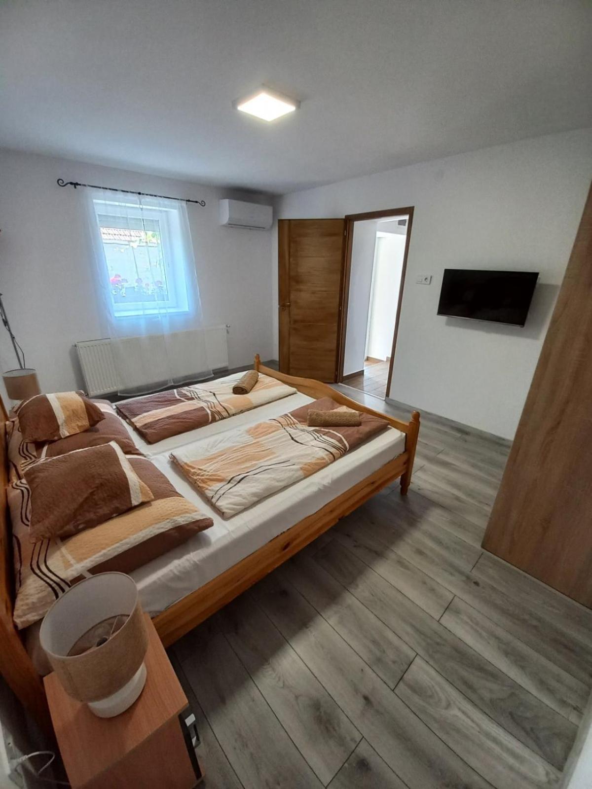 Oazis Apartman Sárospatak Buitenkant foto