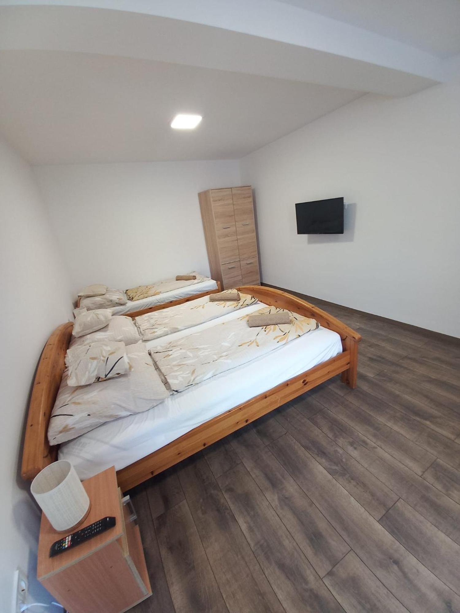Oazis Apartman Sárospatak Buitenkant foto