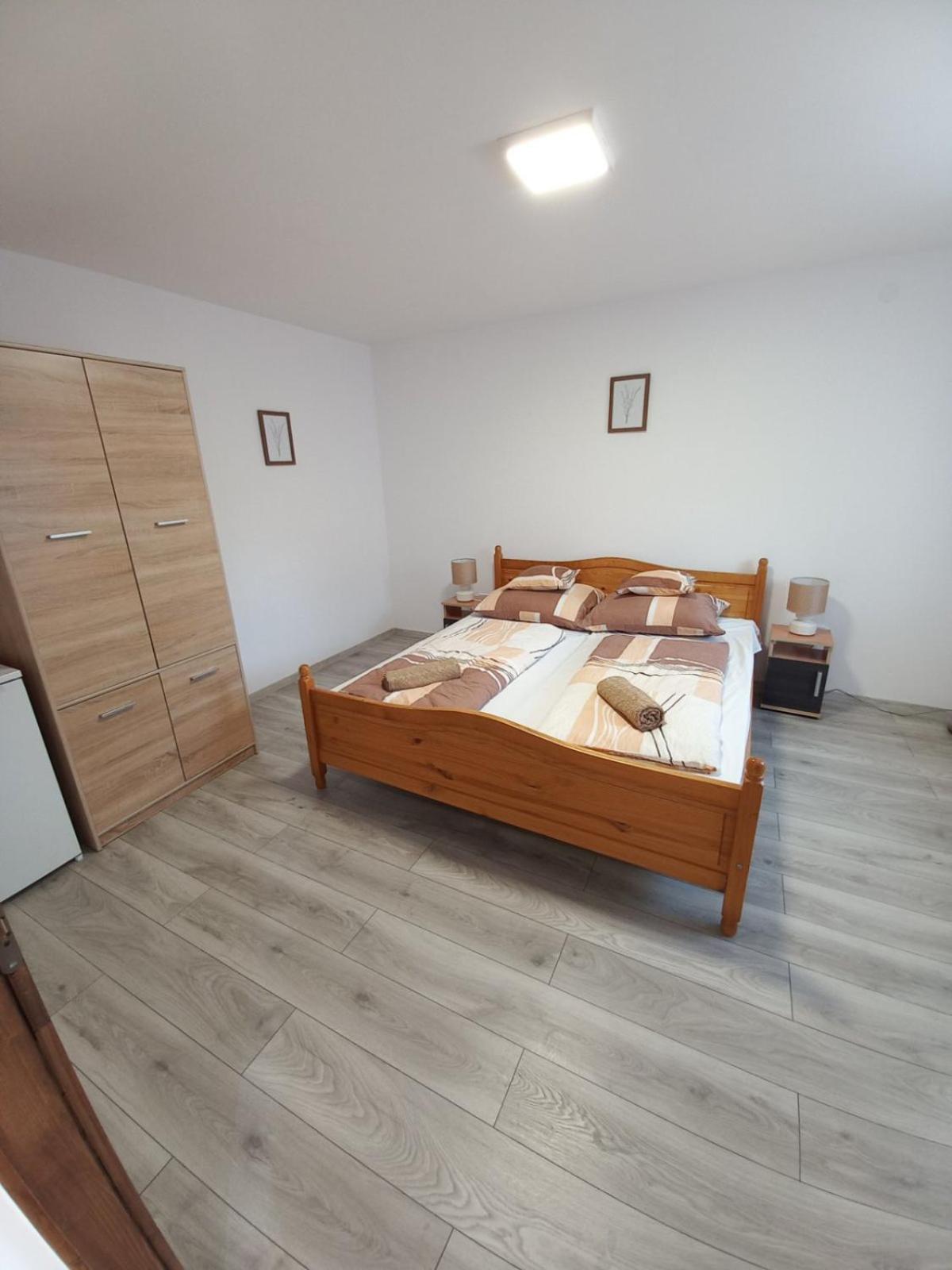 Oazis Apartman Sárospatak Buitenkant foto
